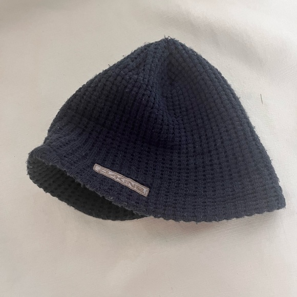 Dakine navy wool knit with little visor beanie hat - Picture 3 of 3